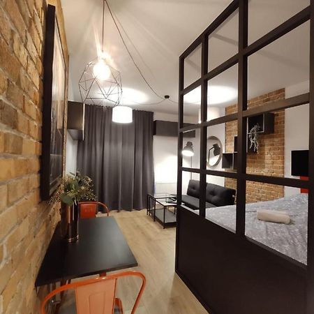 Red Wall Apartment In The Old Town غدانسك المظهر الخارجي الصورة