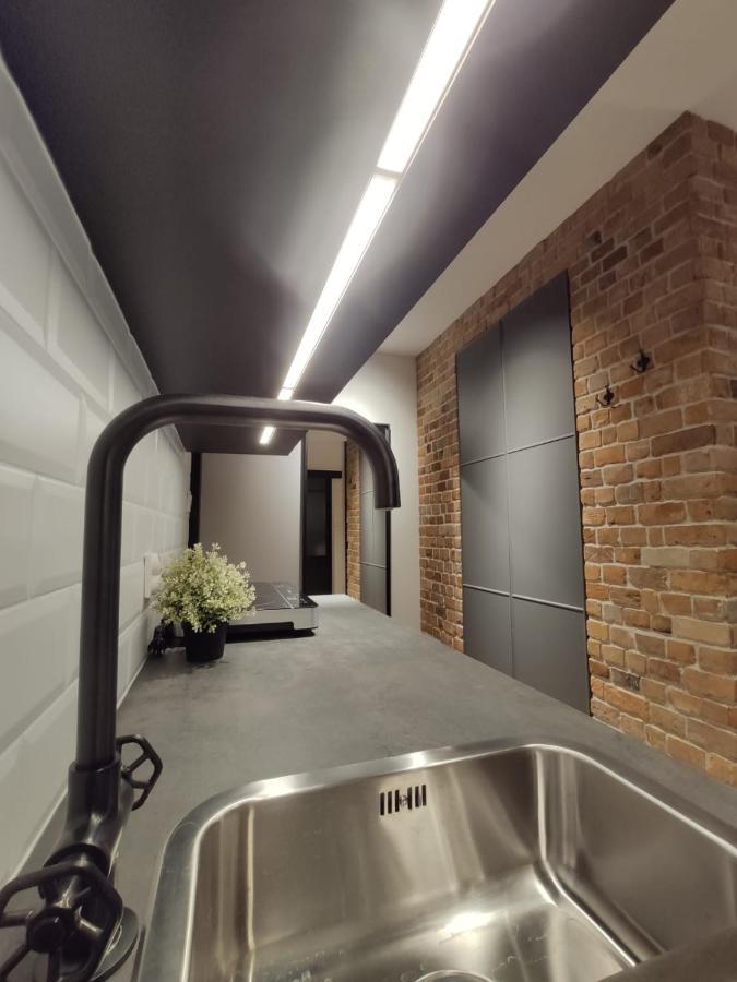 Red Wall Apartment In The Old Town غدانسك المظهر الخارجي الصورة
