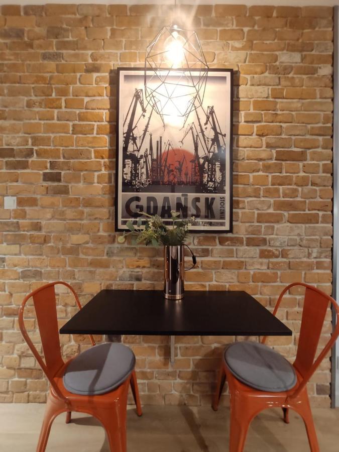 Red Wall Apartment In The Old Town غدانسك المظهر الخارجي الصورة