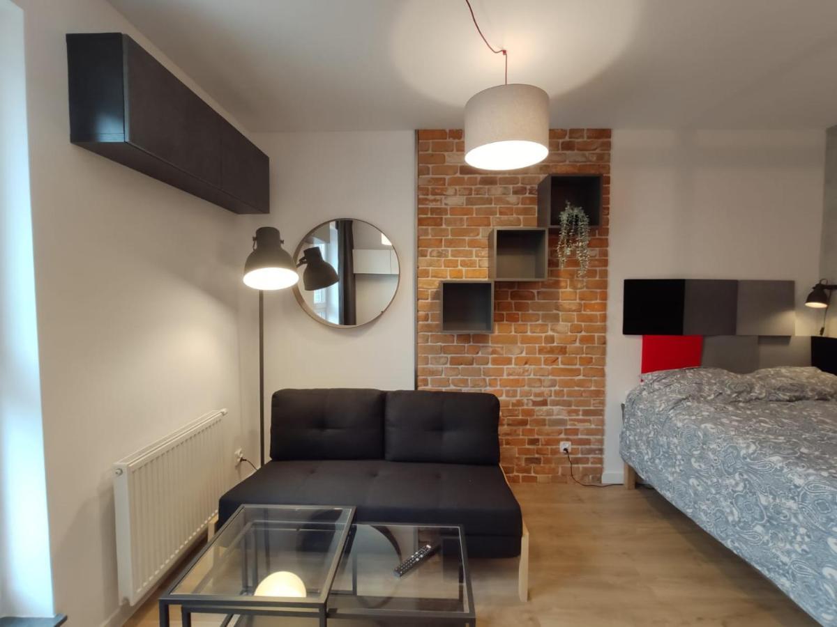 Red Wall Apartment In The Old Town غدانسك المظهر الخارجي الصورة