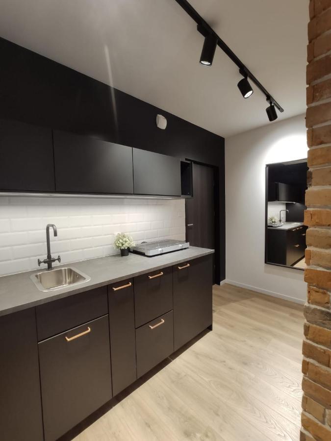 Red Wall Apartment In The Old Town غدانسك المظهر الخارجي الصورة