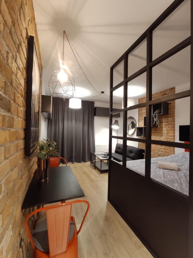 Red Wall Apartment In The Old Town غدانسك المظهر الخارجي الصورة
