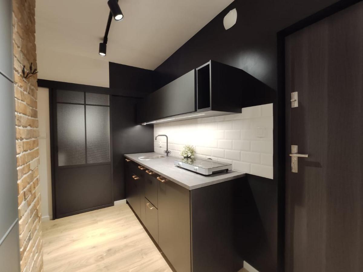 Red Wall Apartment In The Old Town غدانسك المظهر الخارجي الصورة